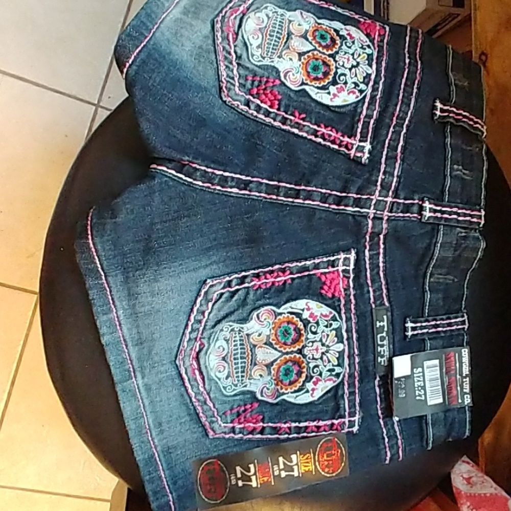 NWT Cowgirl Tuff Skull Shorts..